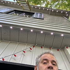 Lclairage-extrieur-permanent-Gemstone-Lights-transforme-une-maison-Beaconsfield 6